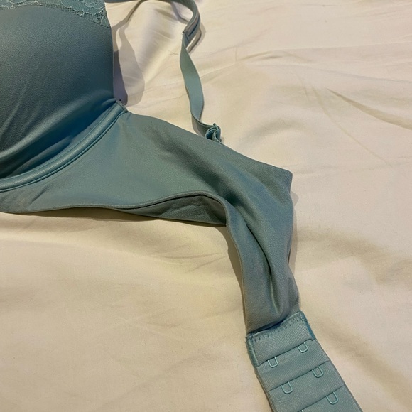 Victoria’s Secret sky blu lace bra, size 36D - Picture 3 of 6